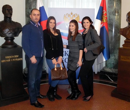 sestre cikara sa roditeljima